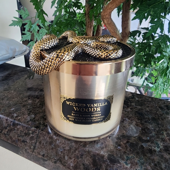 Bath & Body Works Wicked Vanilla Snake Large Candle 3 wick NIB Soy/wax Blend - Picture 3 of 6